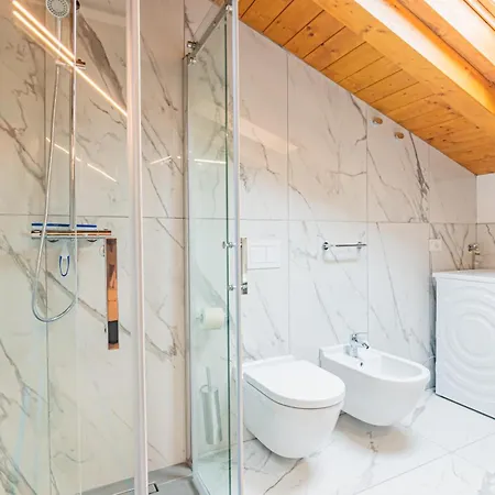 Dei Venti North By Curtiaffitti Pianello Del Lario